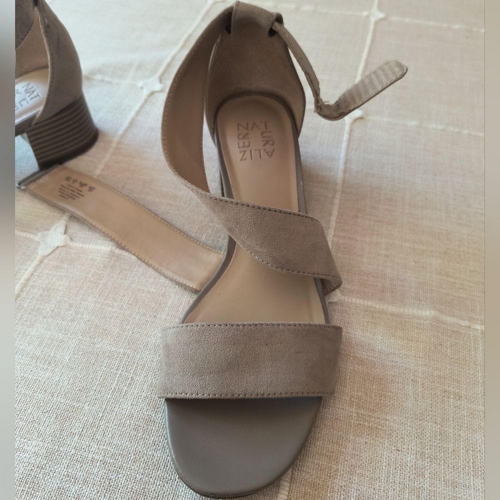 Naturalizer Tan Suede Summer Sandals Women's 8 - Picture 3 of 8